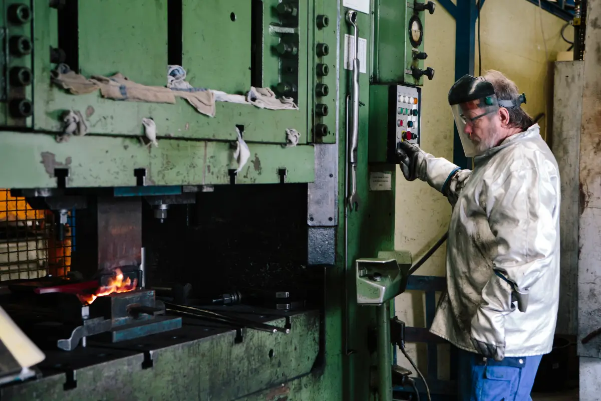 Closed die forging presses